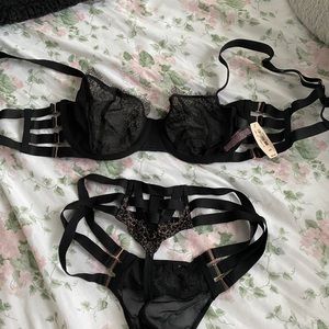 Brand new Victoria secrets very sexy bra and thong